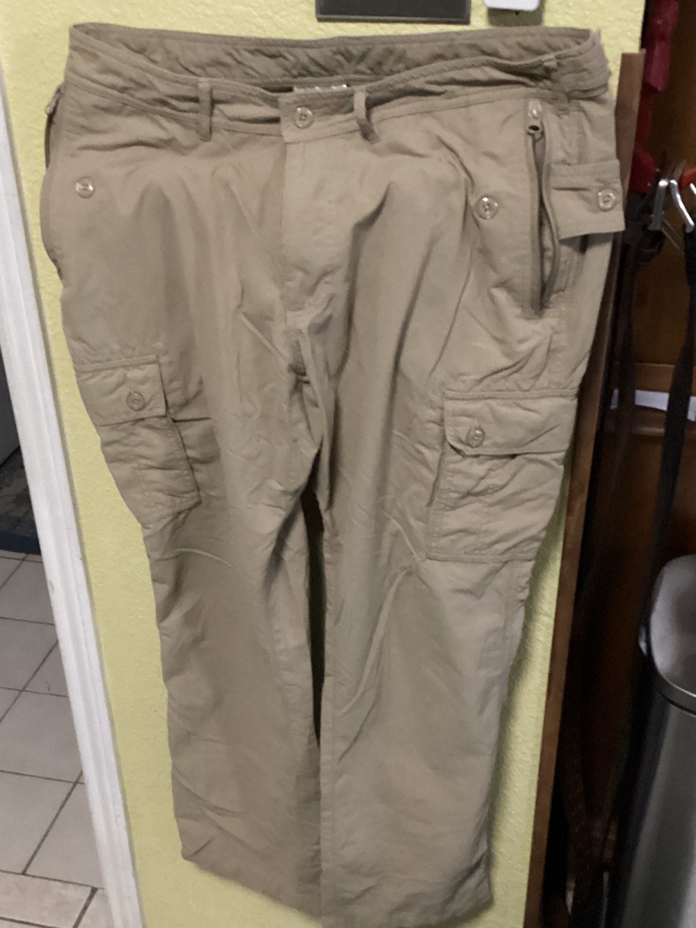 Men's Beige Cargo Pants with Multi-Pocket Utility Design